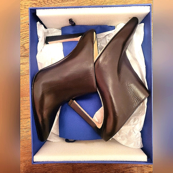 Stuart Weitzman Camila Mules Size 9.5 with original box and dust bag - Picture 1 of 9